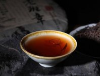 2008年的老班章普洱茶餅生茶缺了一塊值錢嗎？
